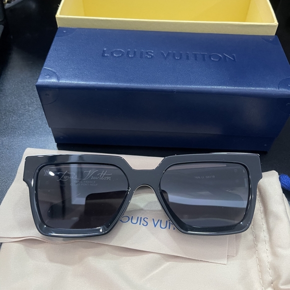 Louis Vuitton sunglasses shades - Picture 1 of 9